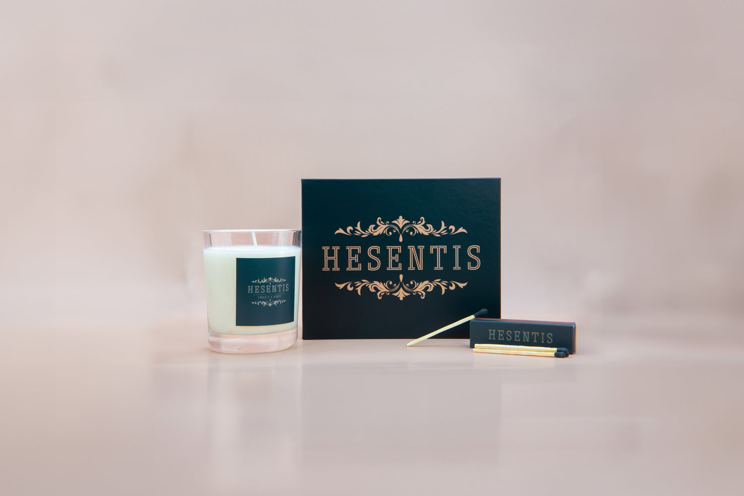 Elegant gift box from Hesentis with scented candle made of soy and coconut wax, accompanied by matches, presented on a neutral background